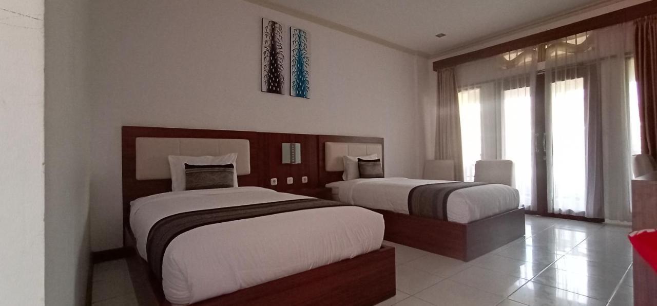 Kuta  Friends Beach Hotel מראה חיצוני תמונה