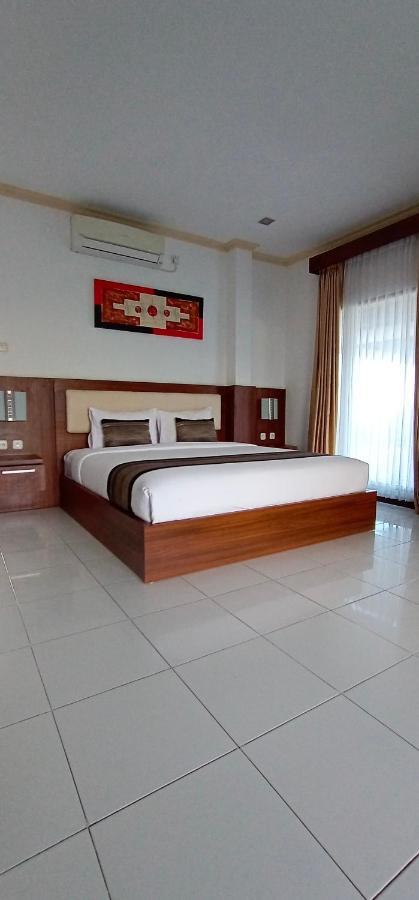Kuta  Friends Beach Hotel מראה חיצוני תמונה
