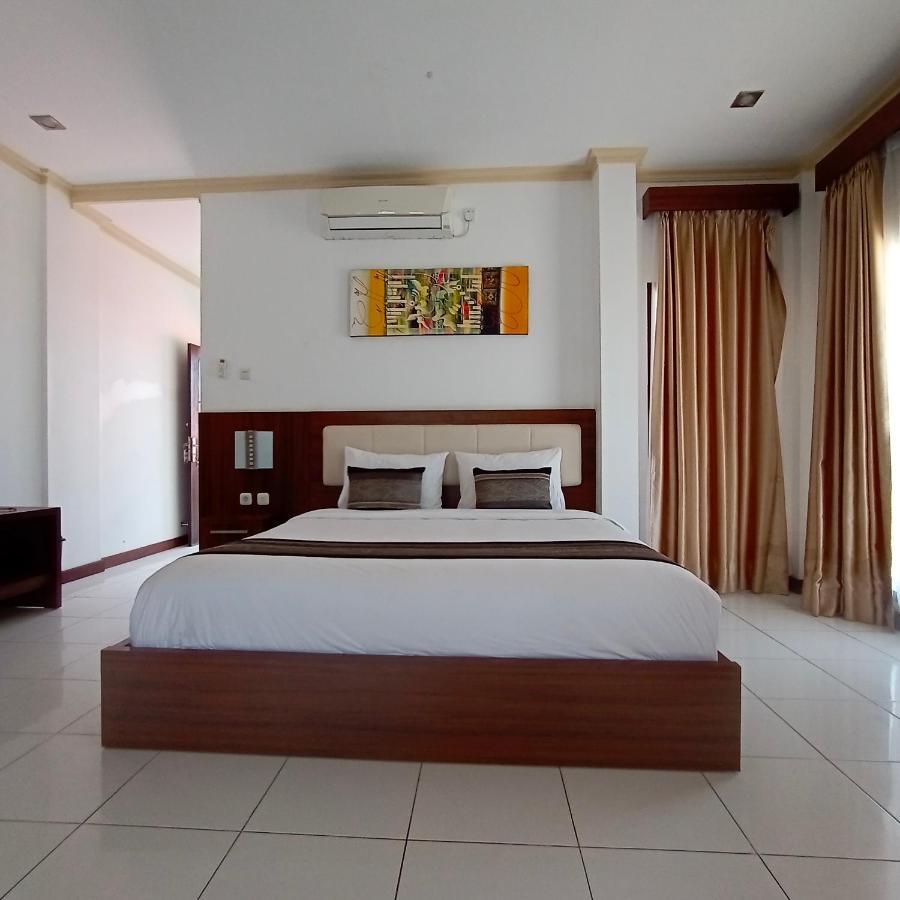Kuta  Friends Beach Hotel מראה חיצוני תמונה